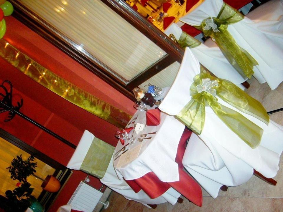 Bed & Breakfast Ambrozia Etterem Es Panzio 4*