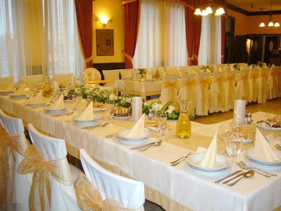 Bed & Breakfast Ambrozia Etterem Es Panzio Kazincbarcika