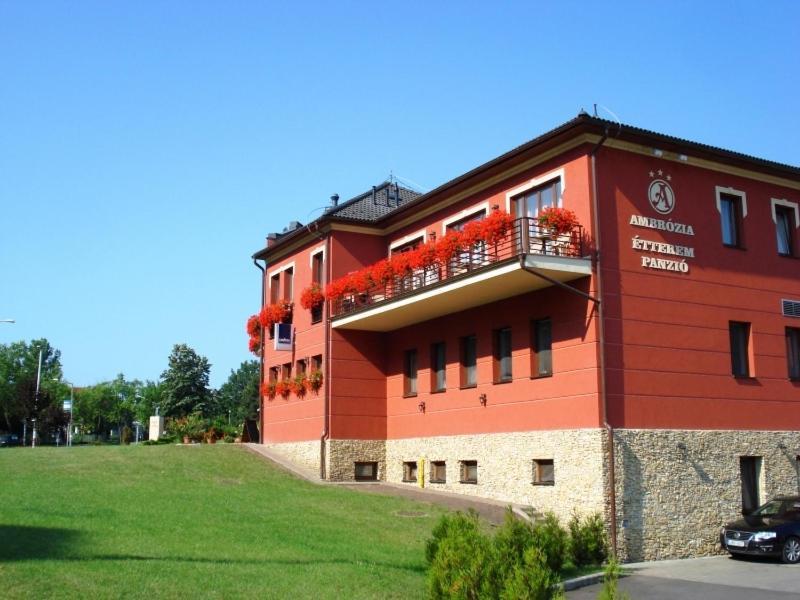 Ambrozia Etterem Es Panzio 4*