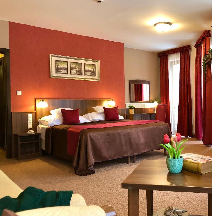Ambrozia Etterem Es Panzio Bed & Breakfast 4*