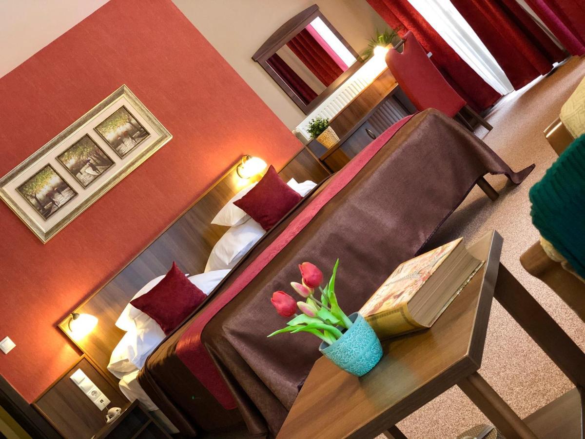 Ambrozia Etterem Es Panzio Bed & Breakfast