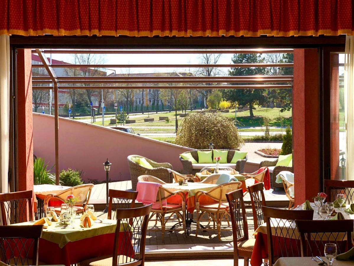 Ambrozia Etterem Es Panzio Bed & Breakfast 4*