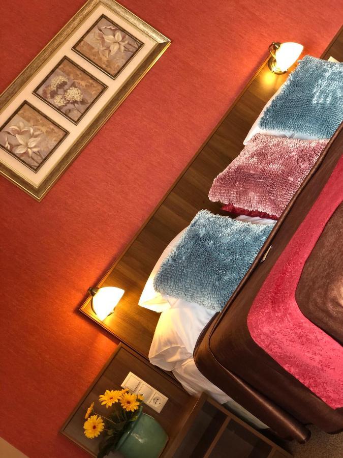 Bed & Breakfast Ambrozia Etterem Es Panzio 4*