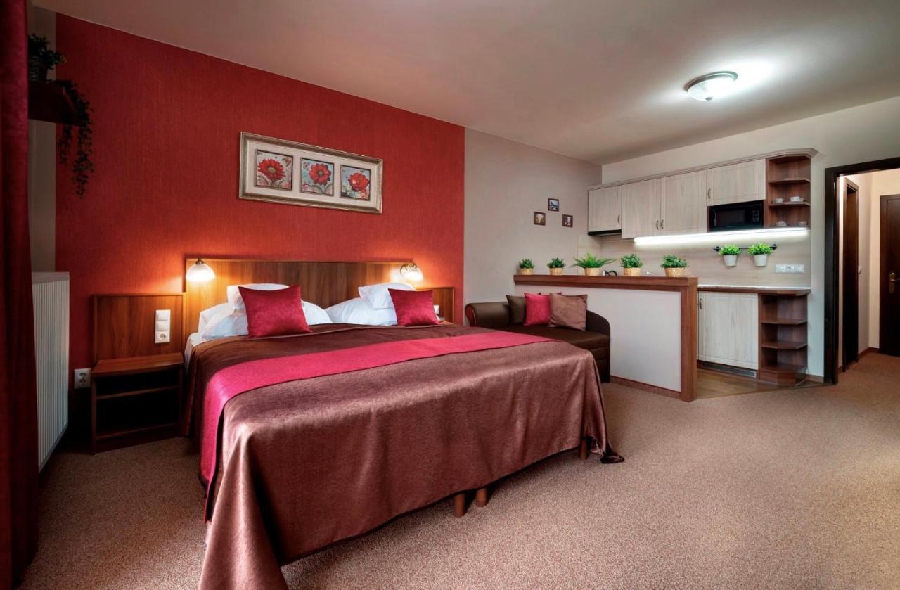 Ambrozia Etterem Es Panzio Bed & Breakfast